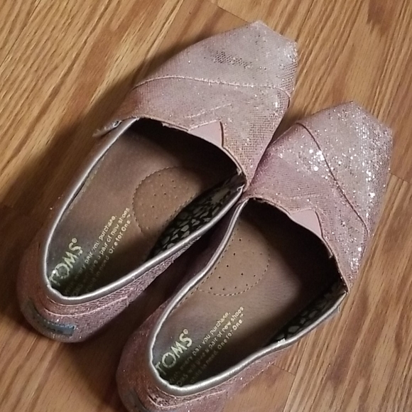Pink sparkle TOMS size 6.5 - Picture 2 of 8